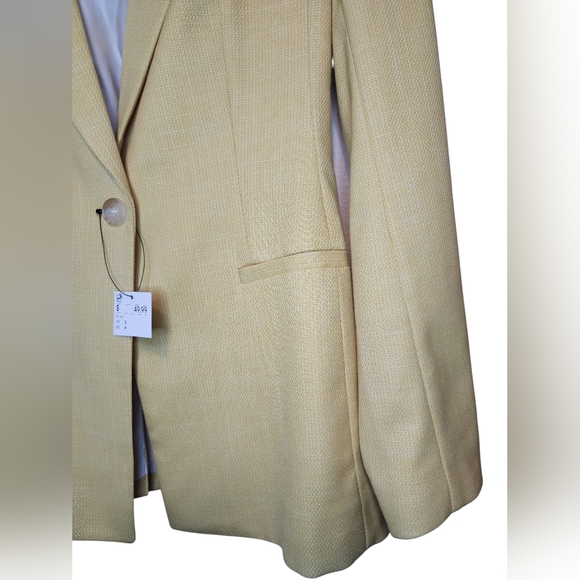 ​H&M Textured Single-Button Blazer in Pastel Yellow - Size Small - Picture 2 of 6